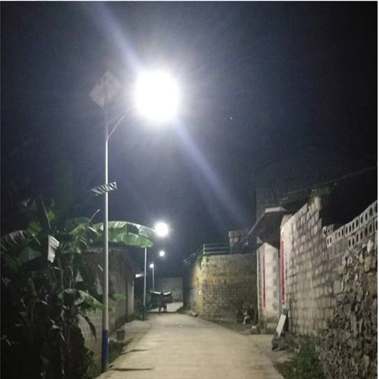 太陽能路燈不亮大都是蓄電池報廢--太陽能路燈維修怎樣選擇蓄電池呢？